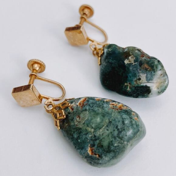 VTG Mid Century Screw Back Earrings Green Stone Beads Gold Tone 1950s 1960s - Picture 3 of 10